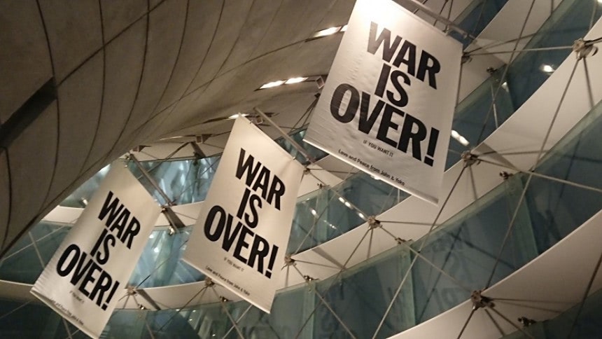 『WAR IS OVER(戦争は終わる)』
