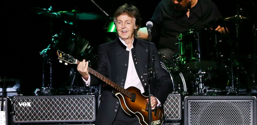 ポール・マッカートニー、リンゴ・スターとロニー・ウッドと楽曲披露