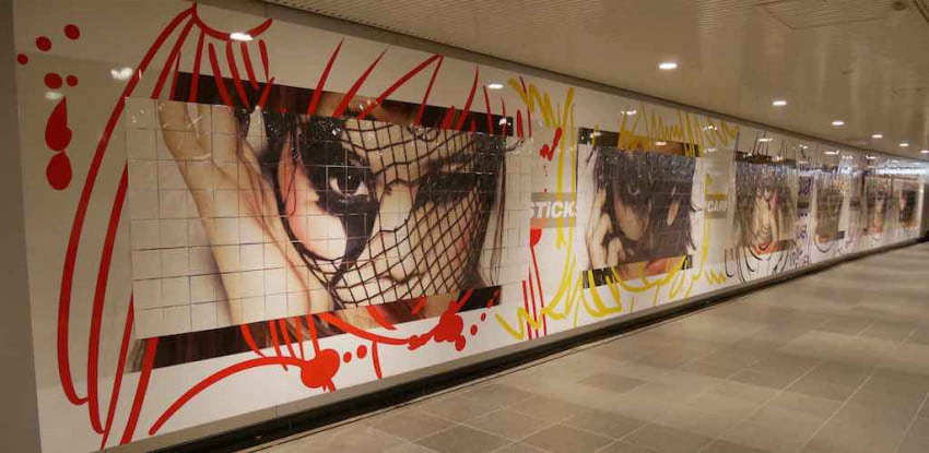 渋谷駅地下の壁面に#BiSHアメトムチ巨大広告が登場 | Rolling