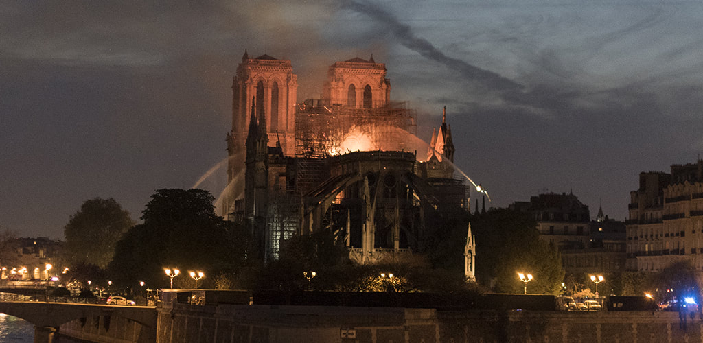 ノートルダム大聖堂で火災 パリ消防局は修復計画との関連に言及 Rolling Stone Japan ローリングストーン ジャパン