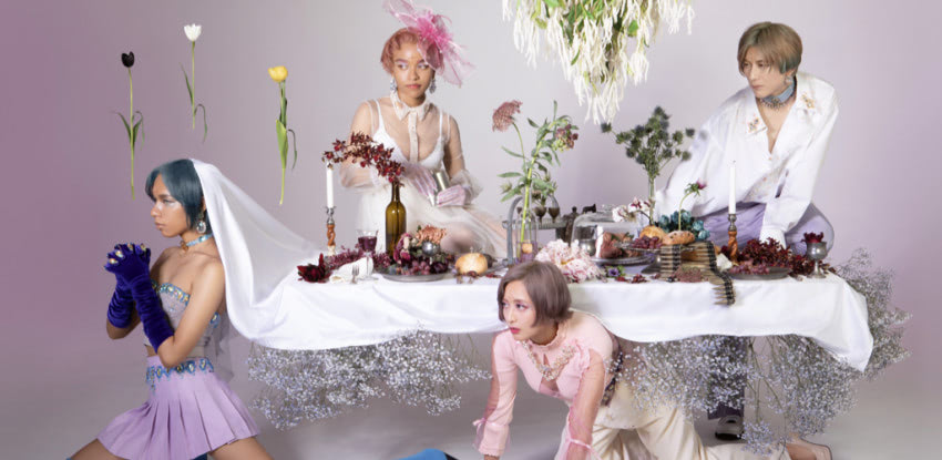 女王蜂、今年もクリスマスに「アヴちゃん聖誕祭」を開催 | Rolling