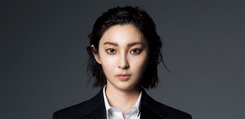 家入レオ　　　10周年豪華記念アルバム　直筆サイン入り 　　☆ずっとふたりで☆ 家入レオ、10周年記念ベストアルバムリリースおよびワンマンライブ開催
