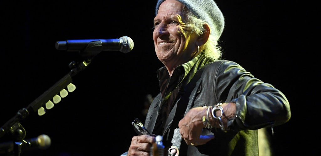 【公式US】ローリングストーンズ　キースリチャーズ　シルバー　175 キース・リチャーズが語る「死」との向き合い方、ストーンズ新作の行方