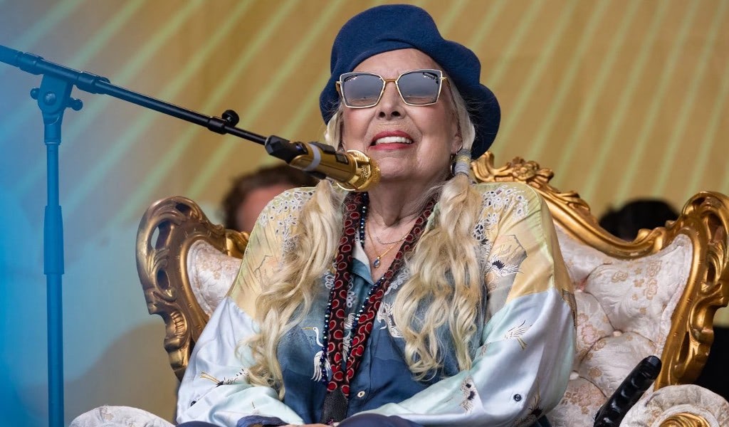 ジョニ・ミッチェルが帰ってきた 音楽フェスにサプライズ出演、歌やギターを披露 Rolling Stone Japan(ローリングストーン