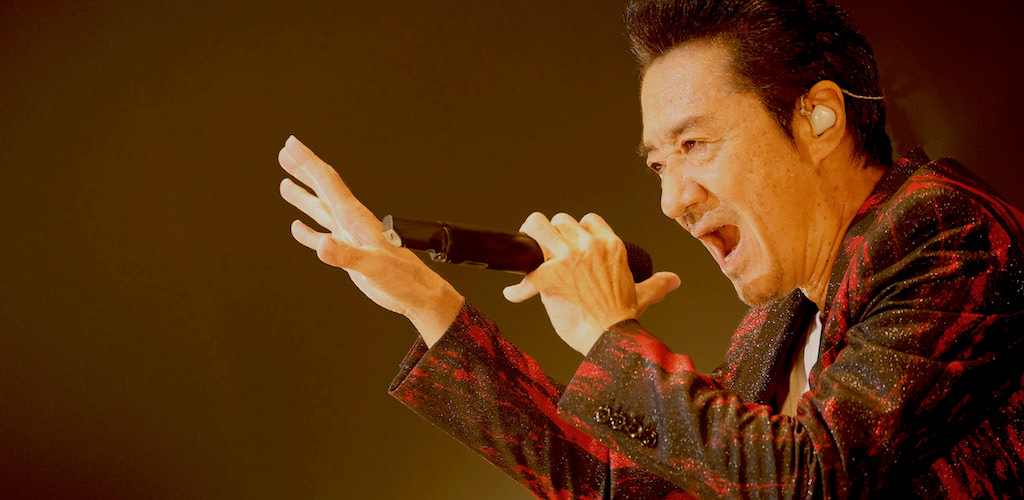 ハウンドドッグ　Hound Dog 大友康平　本人着用衣装 画像・写真 | HOUND DOGデビュー30周年ライブで大友康平が熱唱