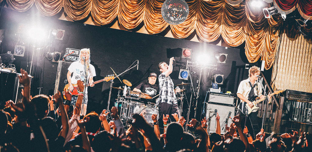 怒髪天、鶯谷ダンスホール新世紀公演で魅せた何度も立ち上がる姿勢