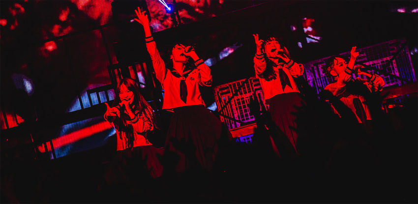 新しい学校のリーダーズ、ワンマンツアー初日大阪公演で2800人が熱狂