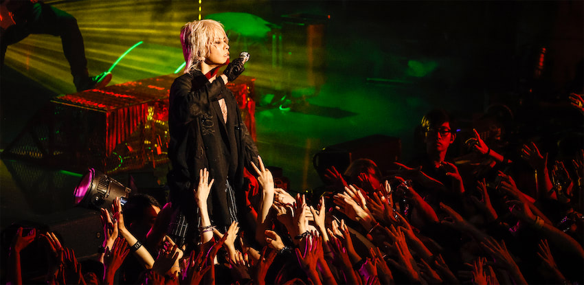 HYDE、声出し解禁ライブで生み出したカオスの極み | Rolling Stone