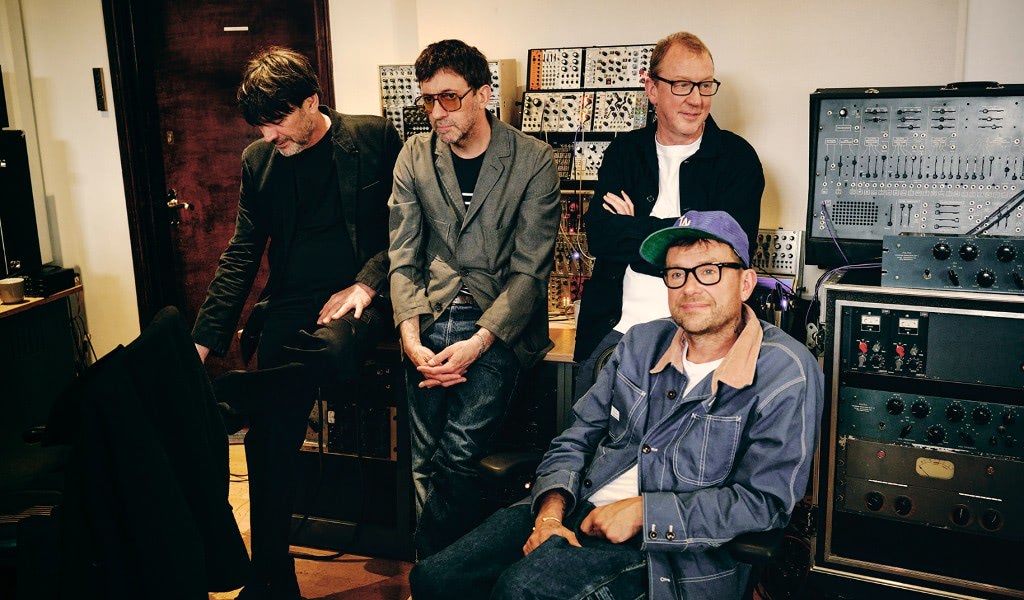 ブラー（Blur）メンバー全員　直筆入り写真 blur メンバー直筆サイン入りアルバム - メルカリ