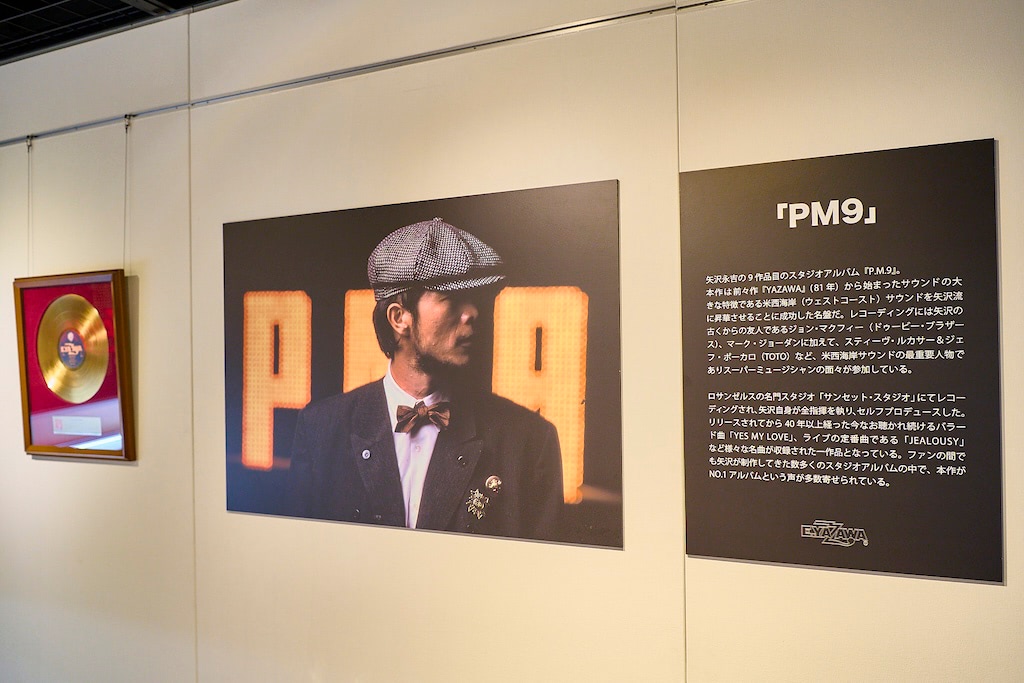 俺たちの矢沢永吉展注目！フォトスペース、マイクスタンド タオル付き！ 俺たちの矢沢永吉展注目！フォトスペース、マイクスタンド