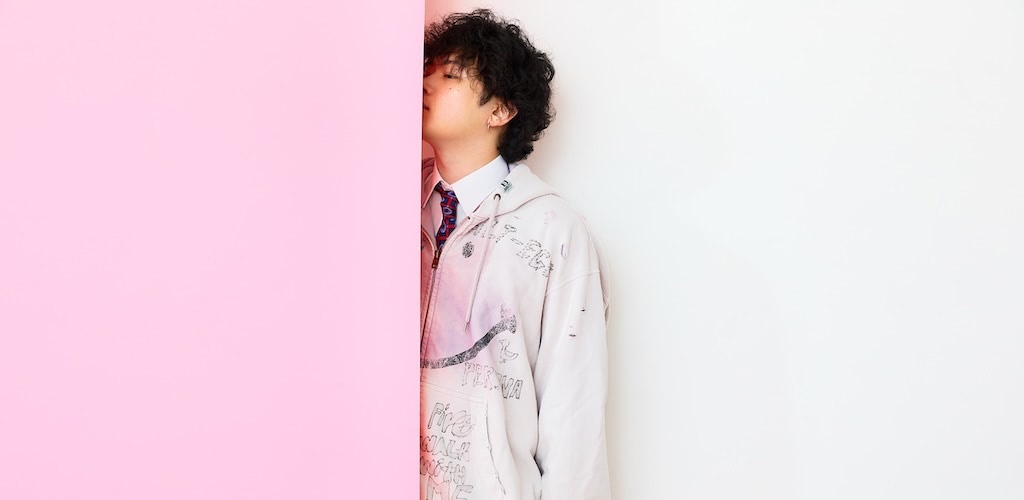 謎多きシンガーIwankofが素顔を初公開、新曲MV＆初のミニ