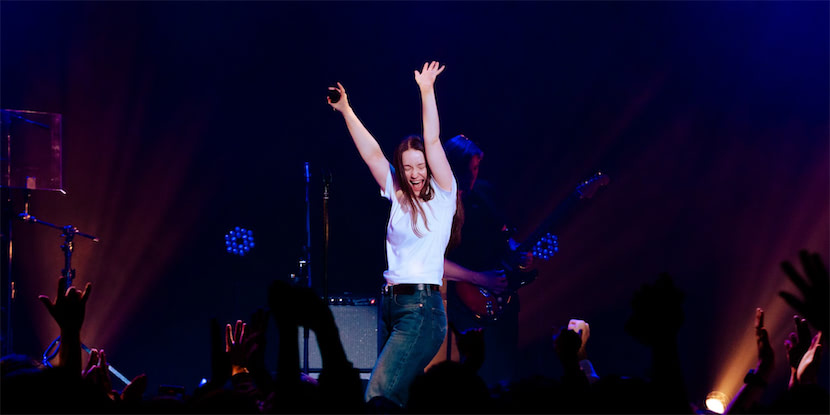 シグリッド「大好きな日本」で躍動、北欧スターのポップ極まりない魅力