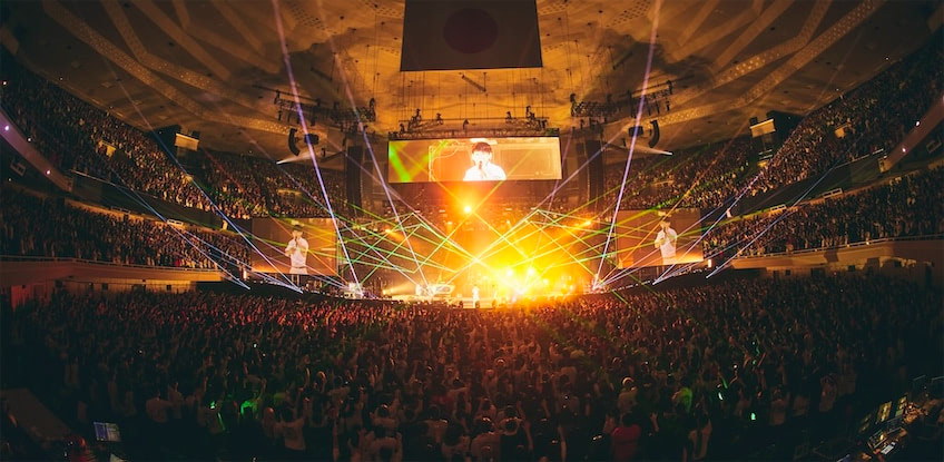 UVERworld、日本武道館に刻んだ2025年のクリスマスライブ | Rolling