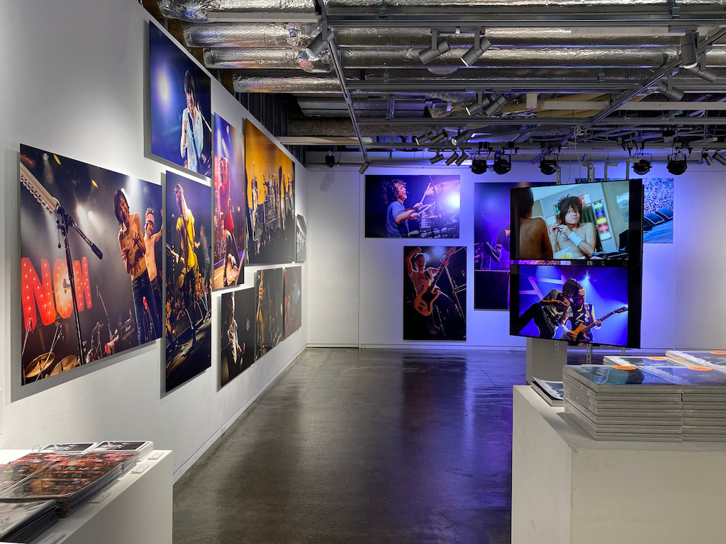 ザ・クロマニヨンズを撮り続けた写真家・柴田恵理の写真展が開催中